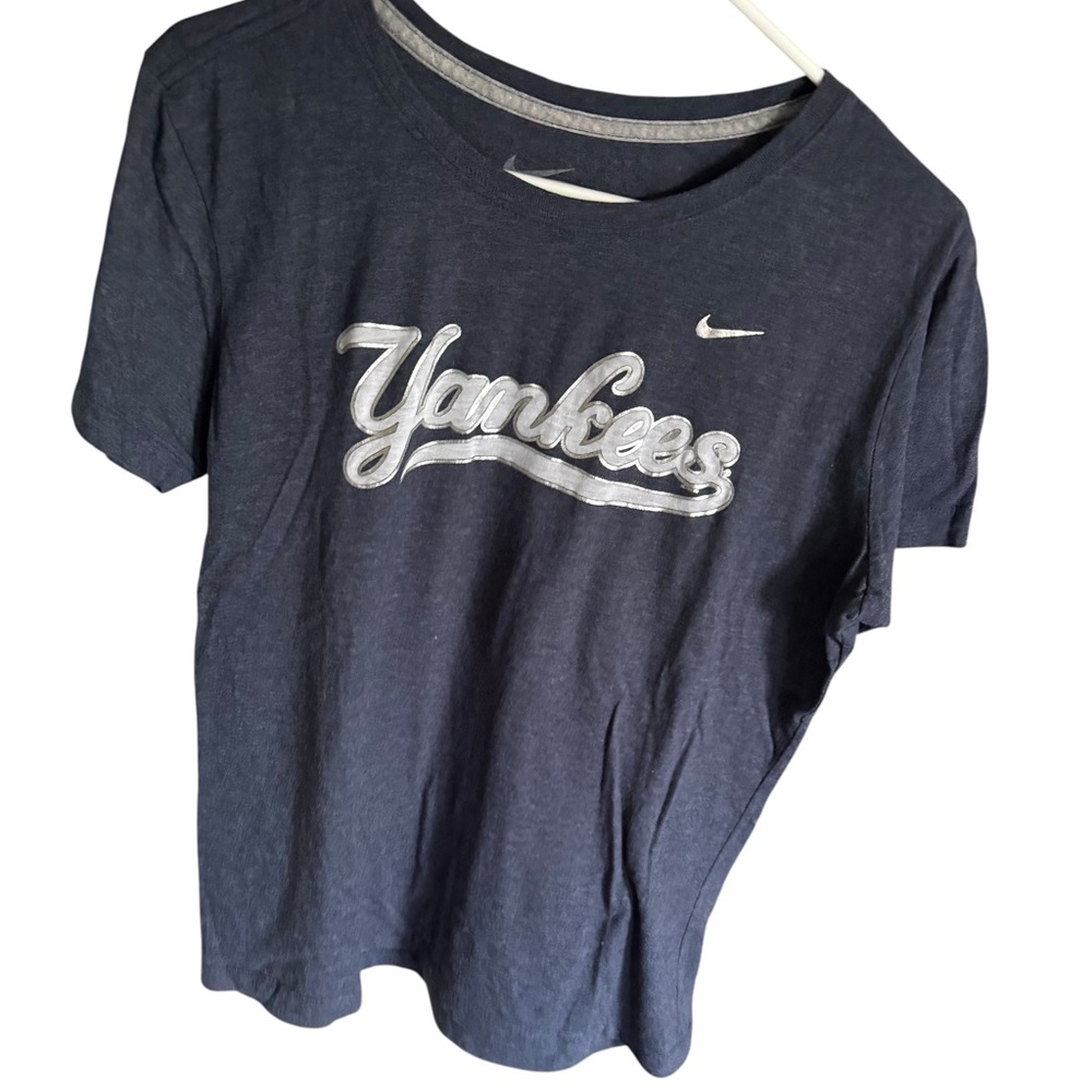 Women’s Nike New York Yankees T-Shirt